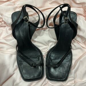 Yuni Buffa Castrise Black Leather Heeled Sandals